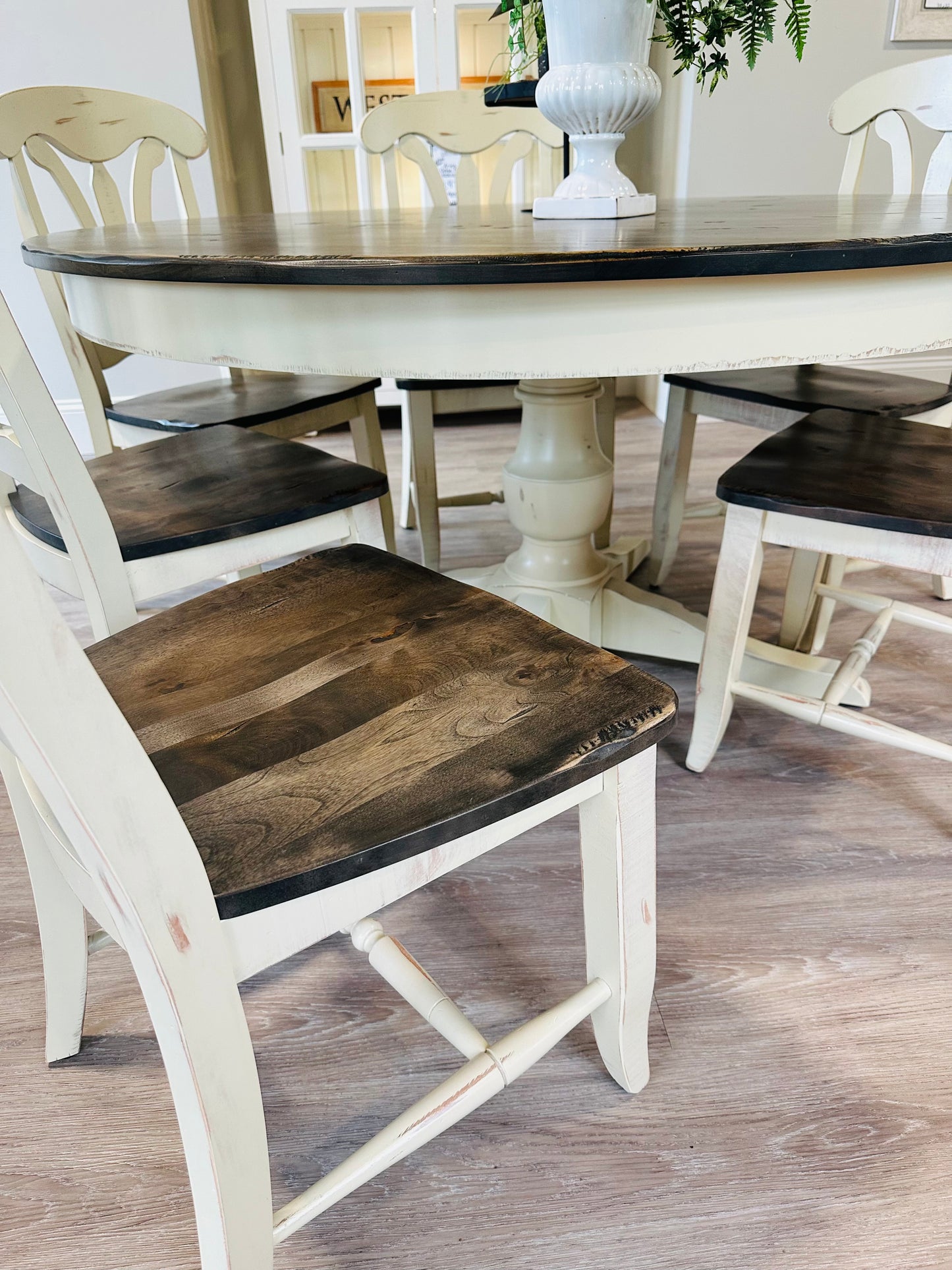 Canadel Champlain 60” Round Dining Table & 6 Champlain Chairs