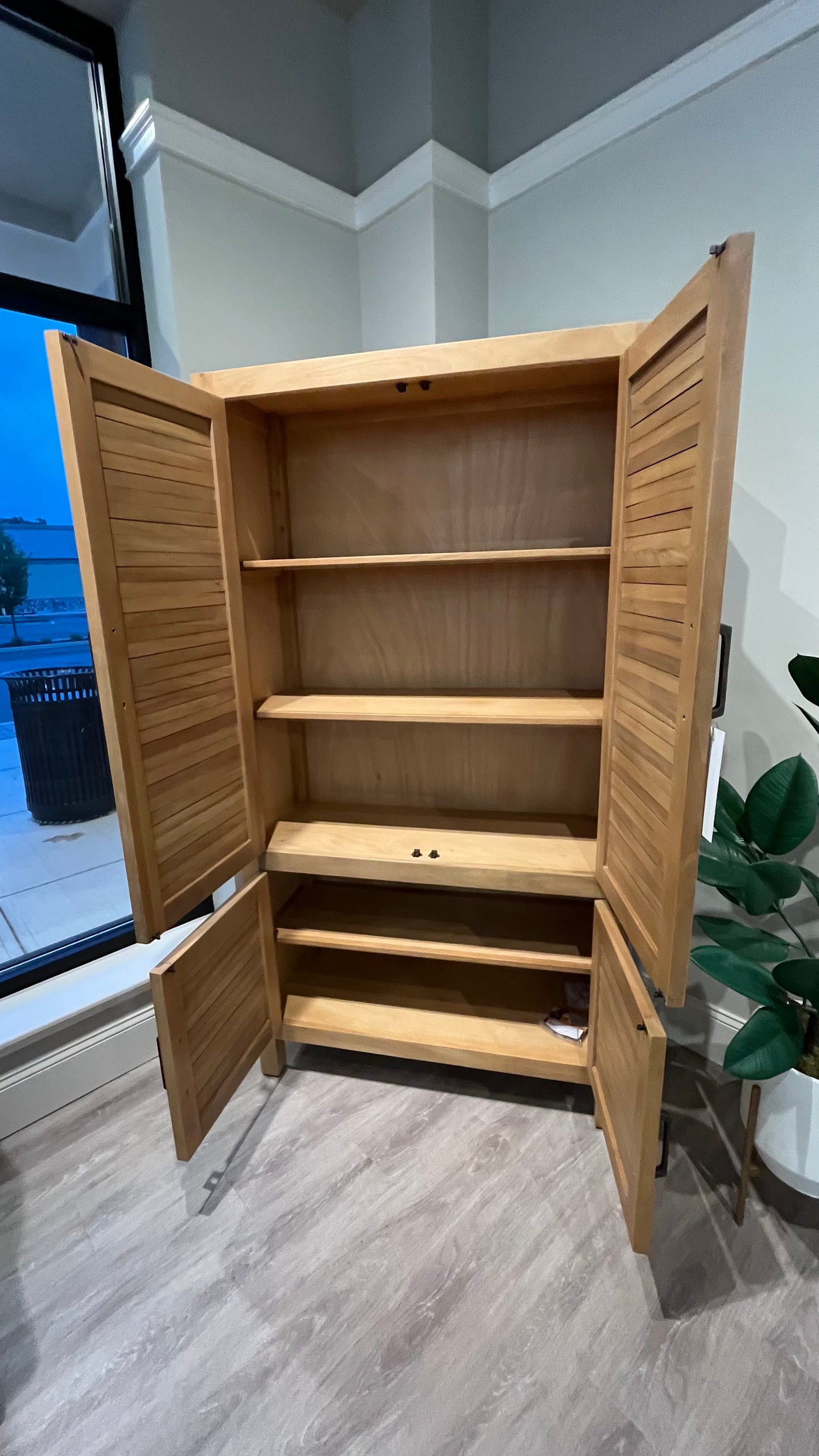 Tioman Cabinet