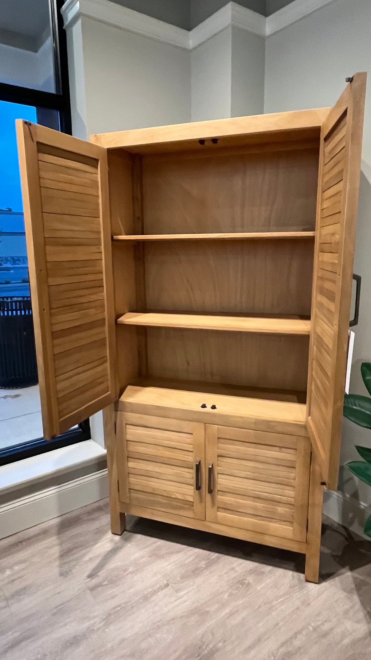 Tioman Cabinet